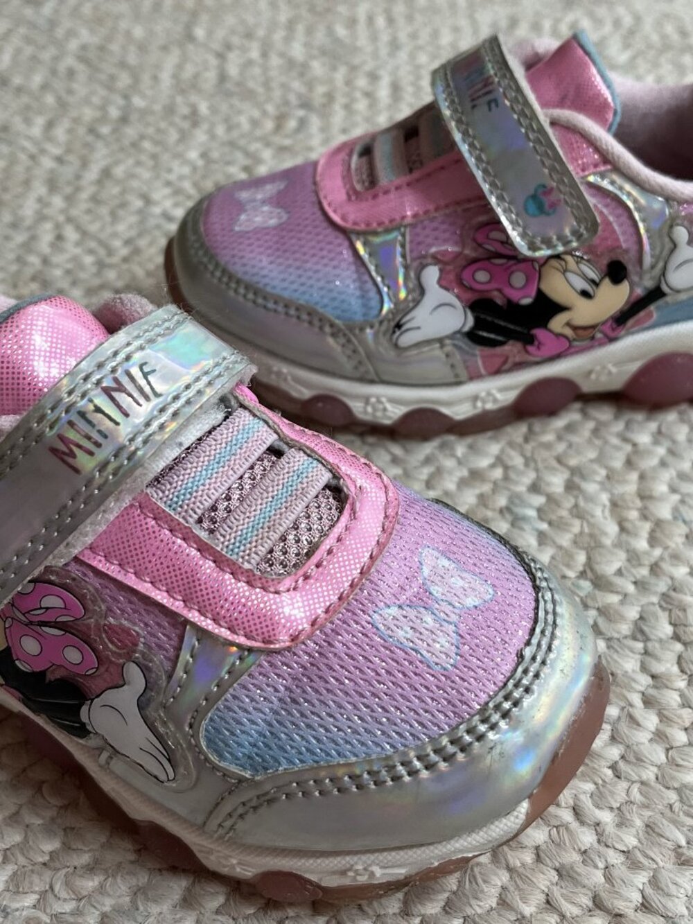 LIGHT UP Disney Minnie Mouse Little Girl’s Size 7 Sneakers Shoes Kids - Picture 3 of 12